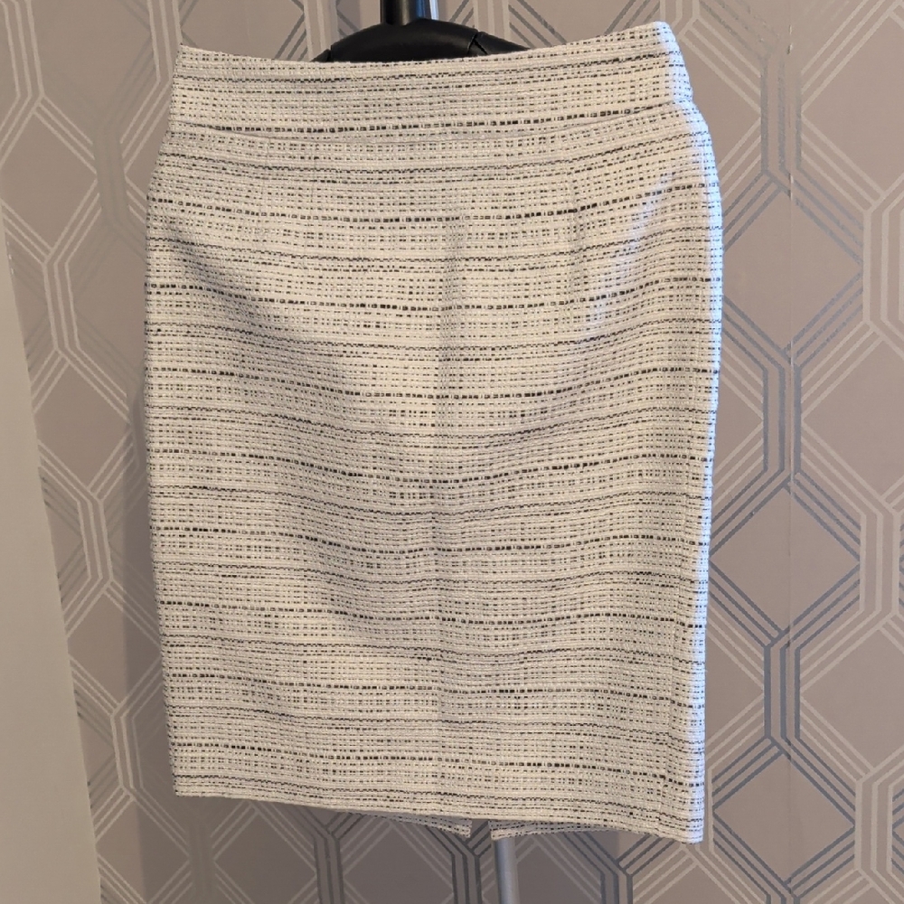 Banana Republic White and Black Pencil Skirt